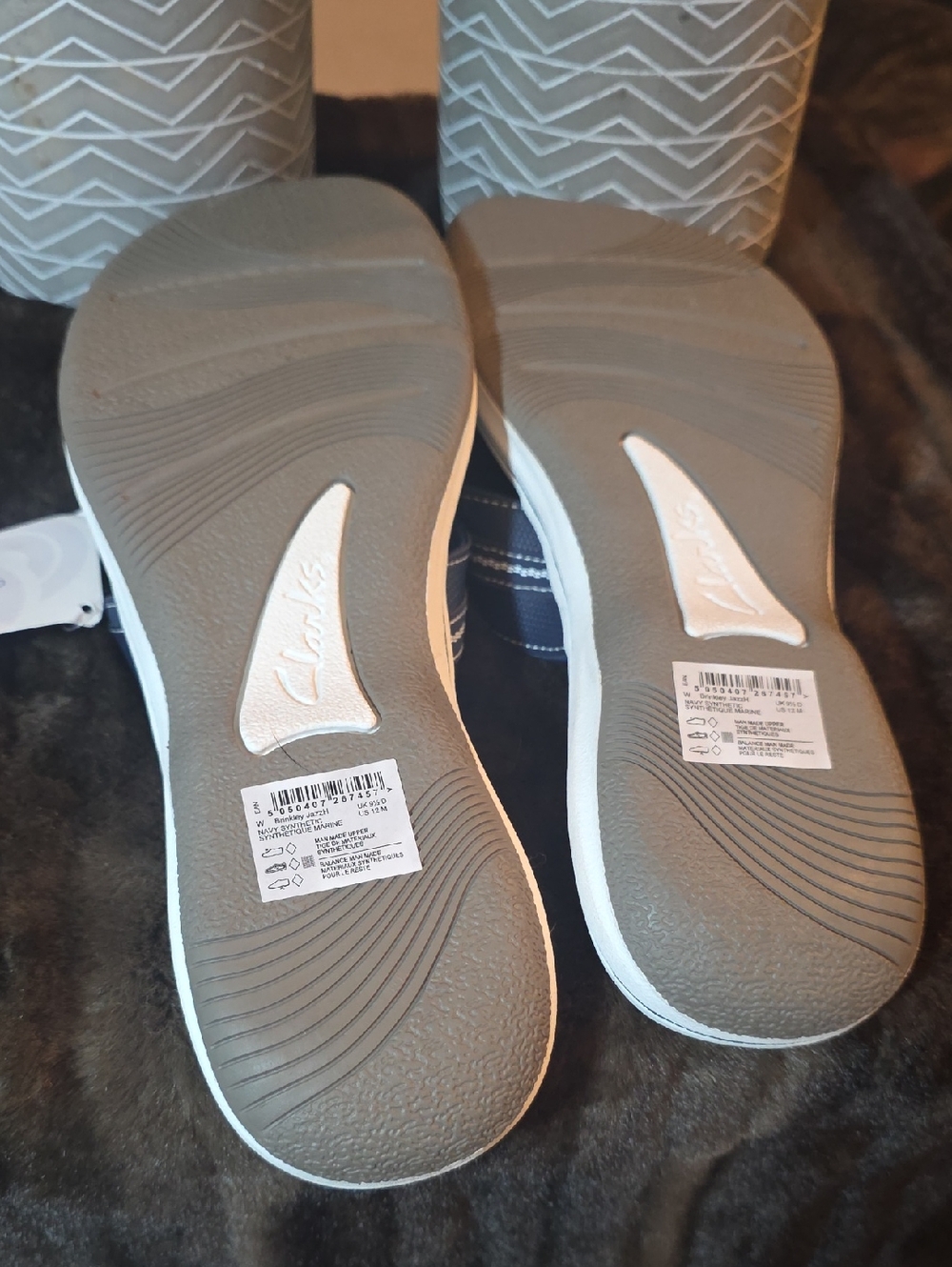 Nwt Clarks Cloud Steppers Navy Striped Thong Sandals with Gray Footbed. Size 12 - Picture 4 of 5